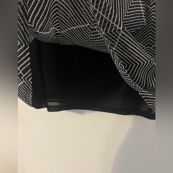 LOFT Black and White Women's Top size L rayon material  (SKUD-128) - Picture 4 of 7